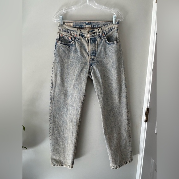 Levi’s Premium 501 ‘90s Women’s High Rise StraightLeg Jeans Button Fly LightWash - Picture 2 of 13